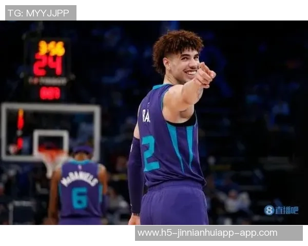 克尼佩尔第四节发力稍晚13投5中贡献14分4篮板3助攻三分球命中率不佳